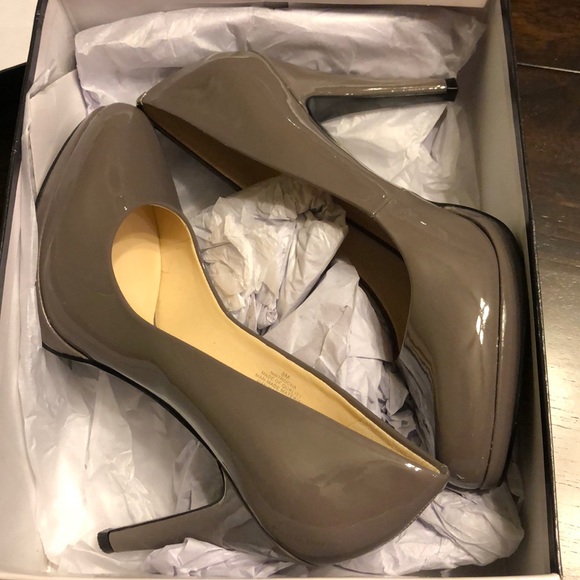 Shoes - Picture 2 of 3